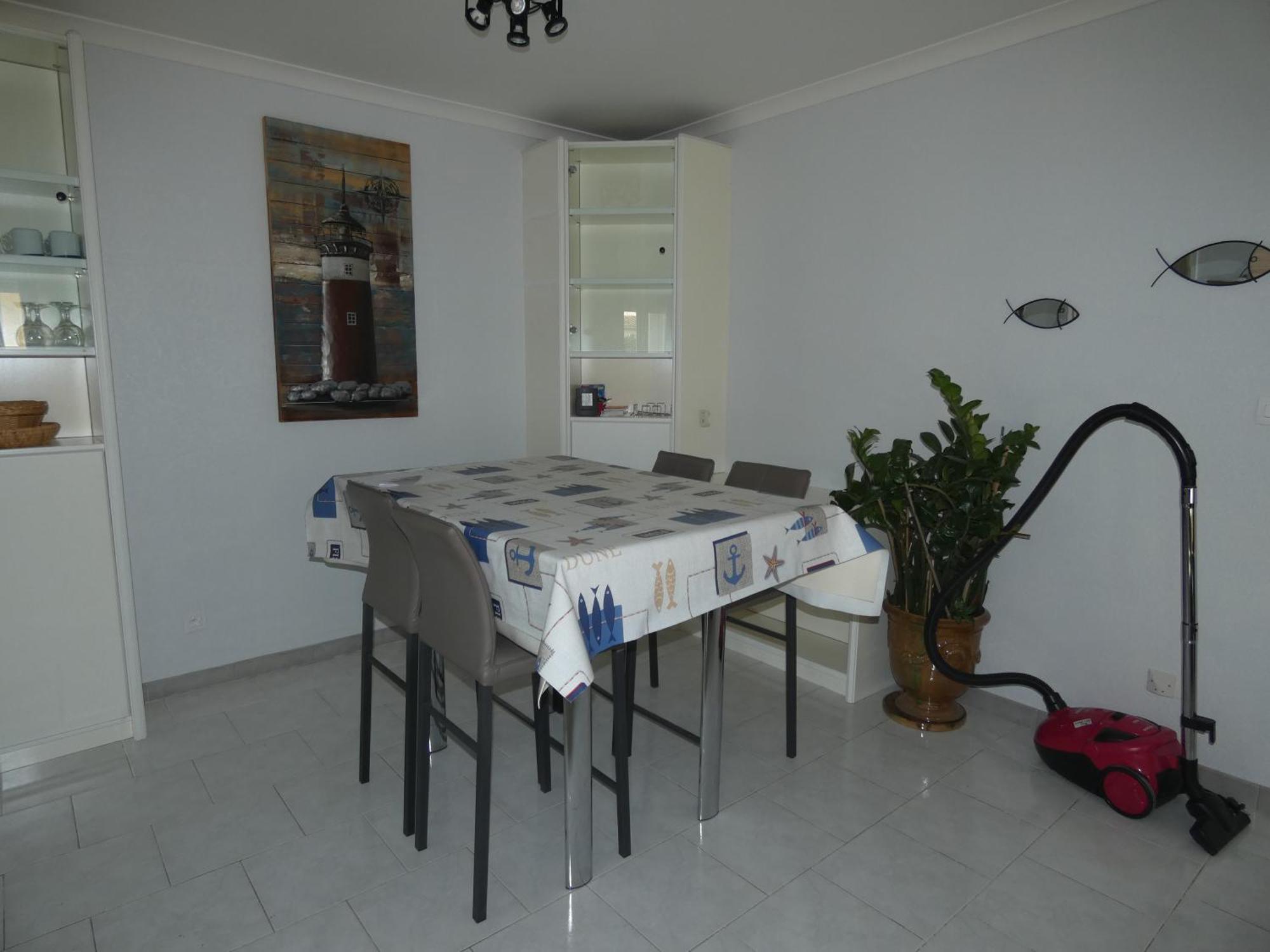 Holiday home Maison 4 A 6 Pers Quartier Calme Confort Aigues-Mortes