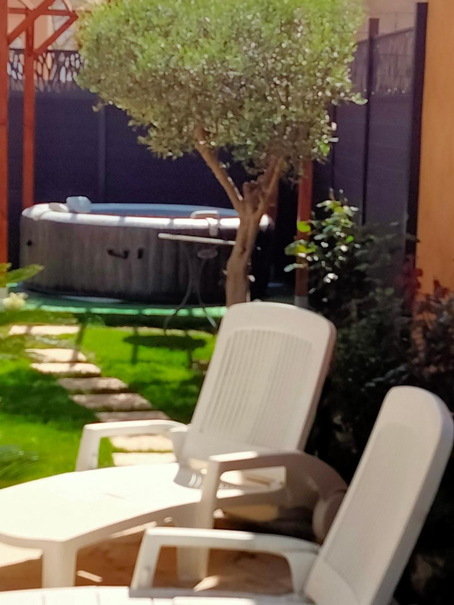 Holiday home Maison 4 A 6 Pers Quartier Calme Confort Aigues-Mortes